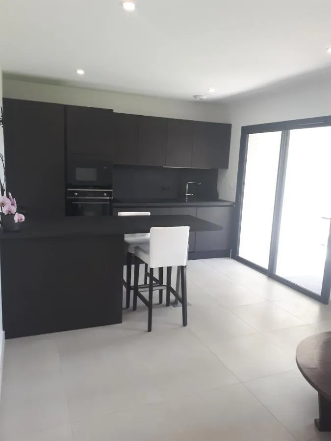 Vila L Olivier Sanary A